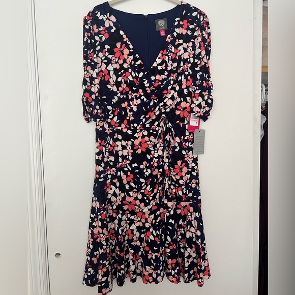 NWT Vince Camuto Floral V-Neck Dress - Picture 2 of 8